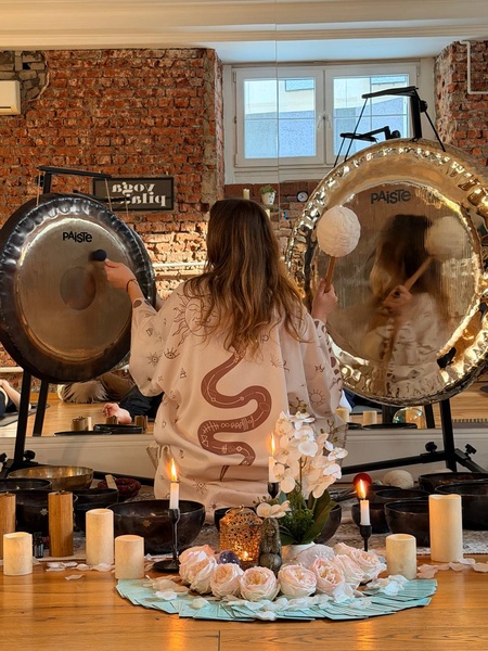 Весна, цветы и комплименты