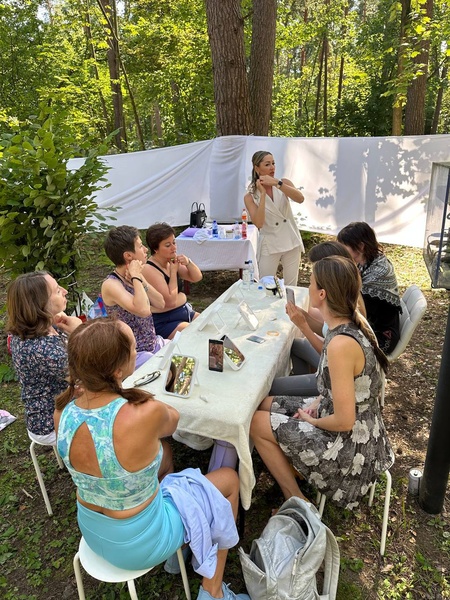 Весна, цветы и комплименты