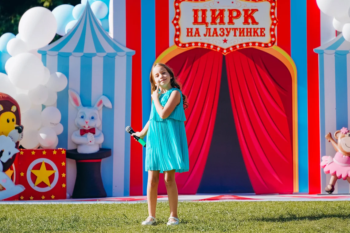 (2), Арт-поляна